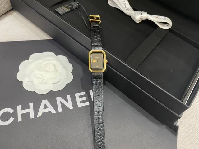 香奈儿 Vintage Chanel Premiere 中古界首饰的扛把子 号称 中古第一表 Chanel Premiere是世界第一只女性腕表 Chanel